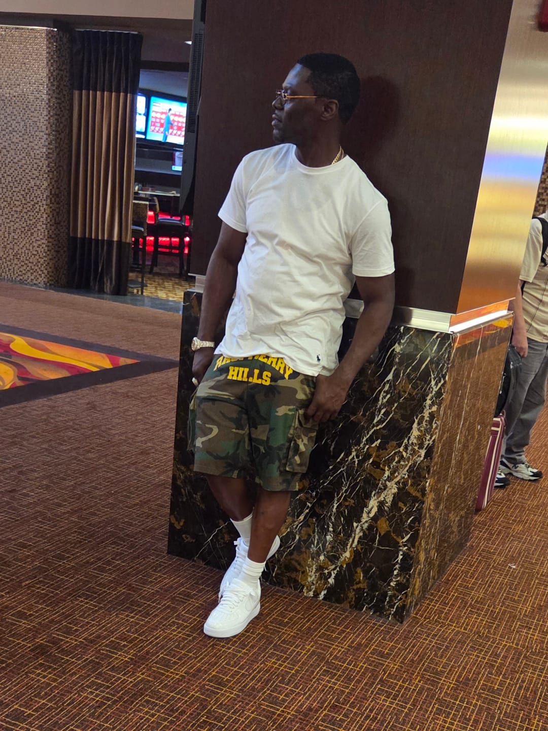 Customer photo review of 1231063 The GV Gallery Raspberry Hills Army Cargo Shorts