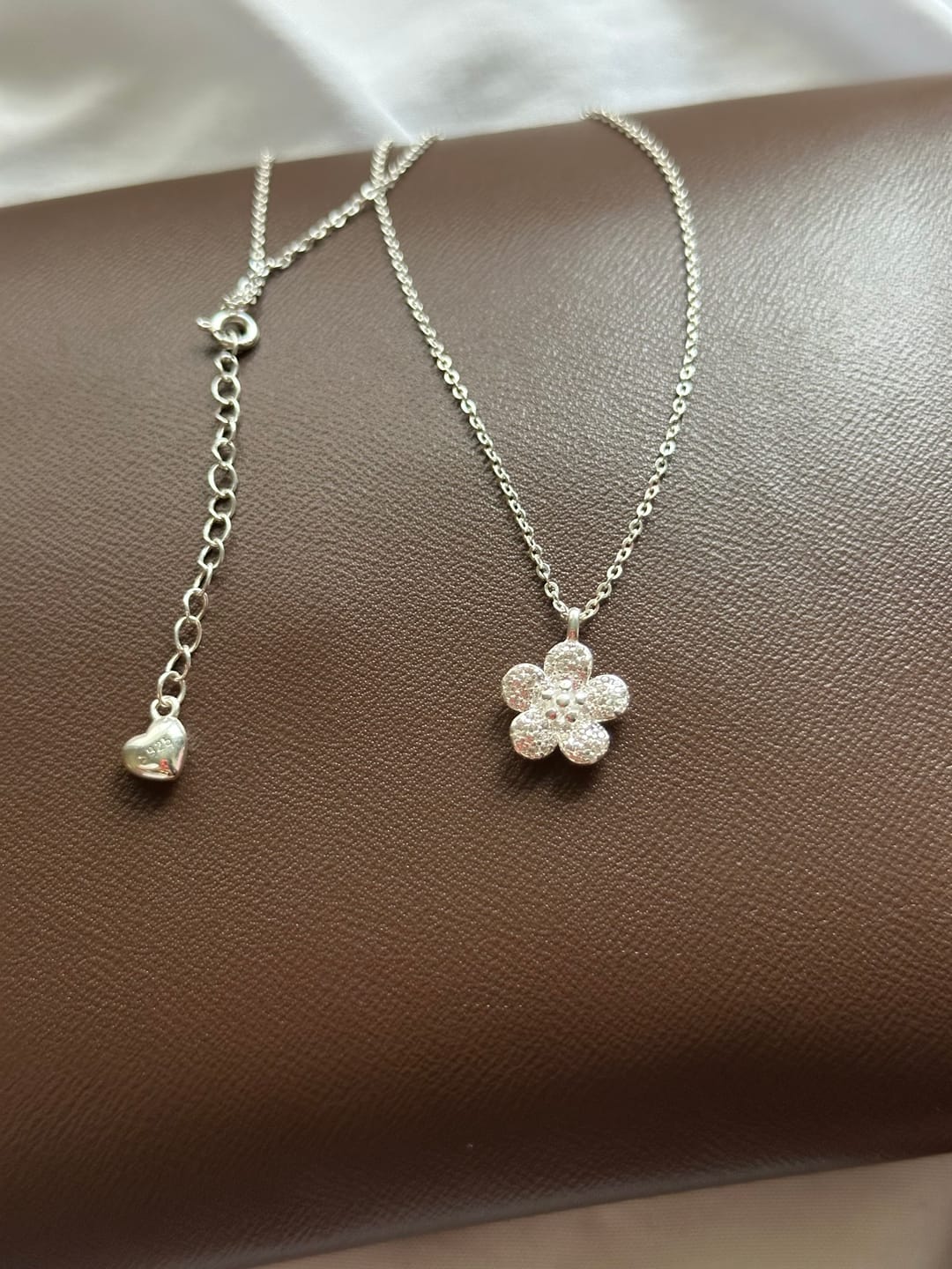 Customer photo review of Collar Plata Flor Grande