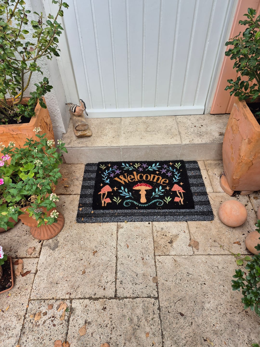 Customer photo review of Witchy Pilz-Fußmatte „Welcome“ – schwarzes Waldmotiv für deinen Eingang