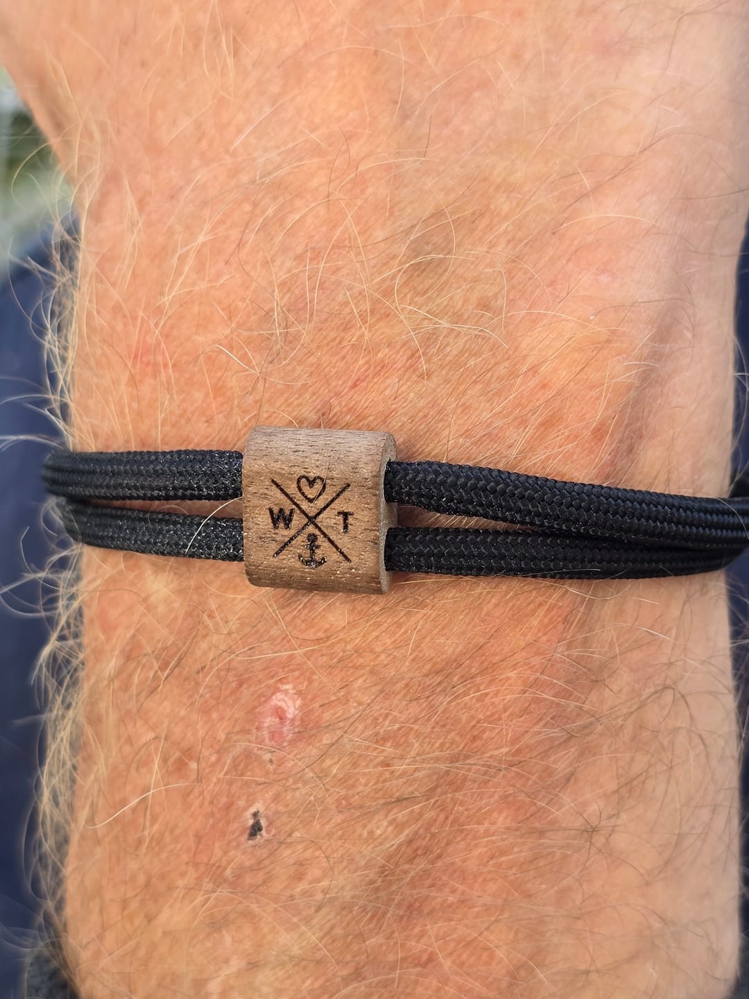 Customer photo review of Holz Gravur Armband HUA MUA