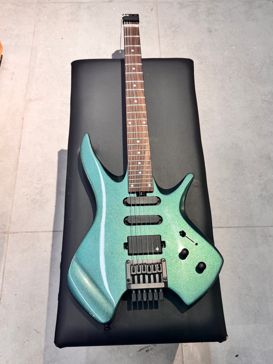 Customer photo review of Donner HLX-500 Headless Electric Guitar