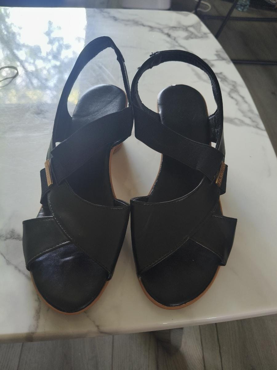 Customer photo review of Sandales élégantes à talon carré