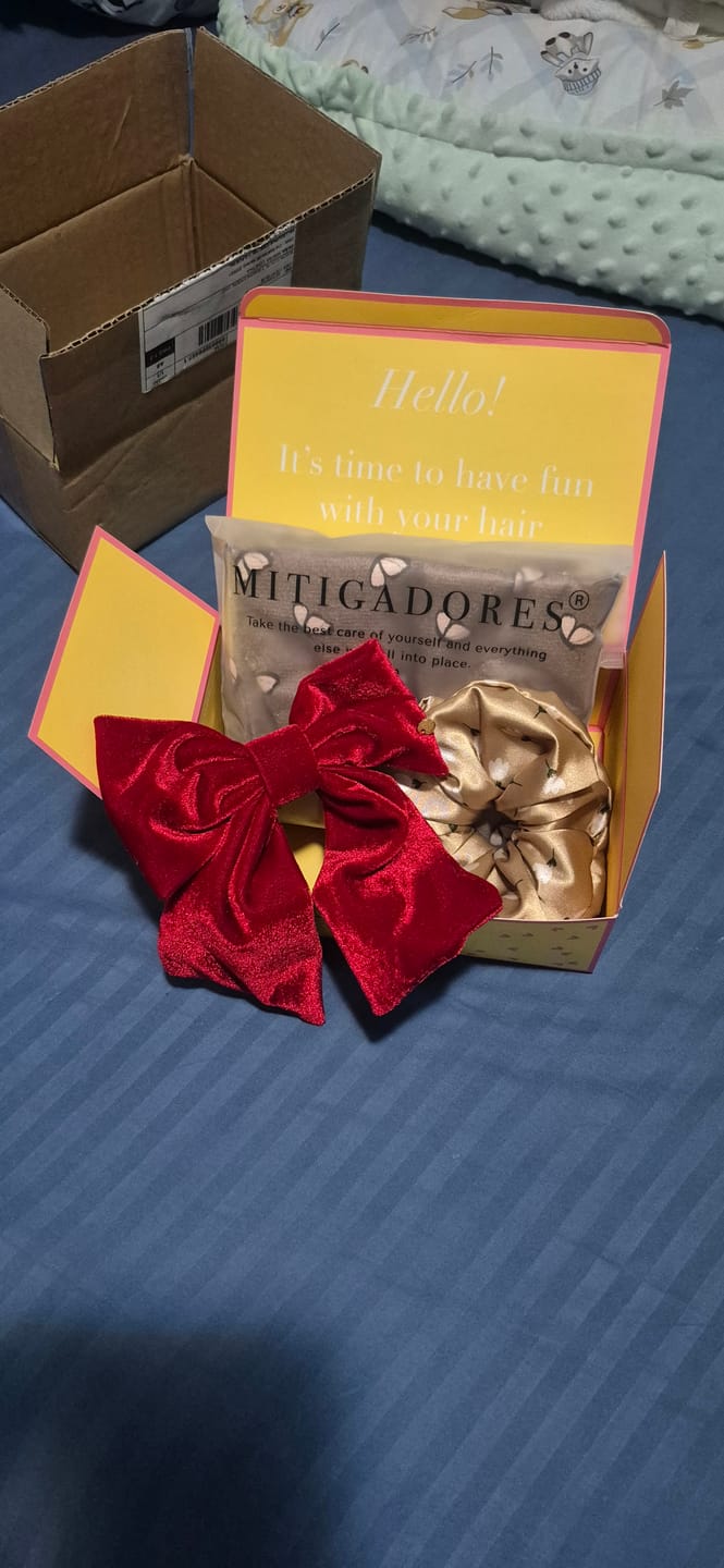 Customer photo review of Moño - Large velvet Bows