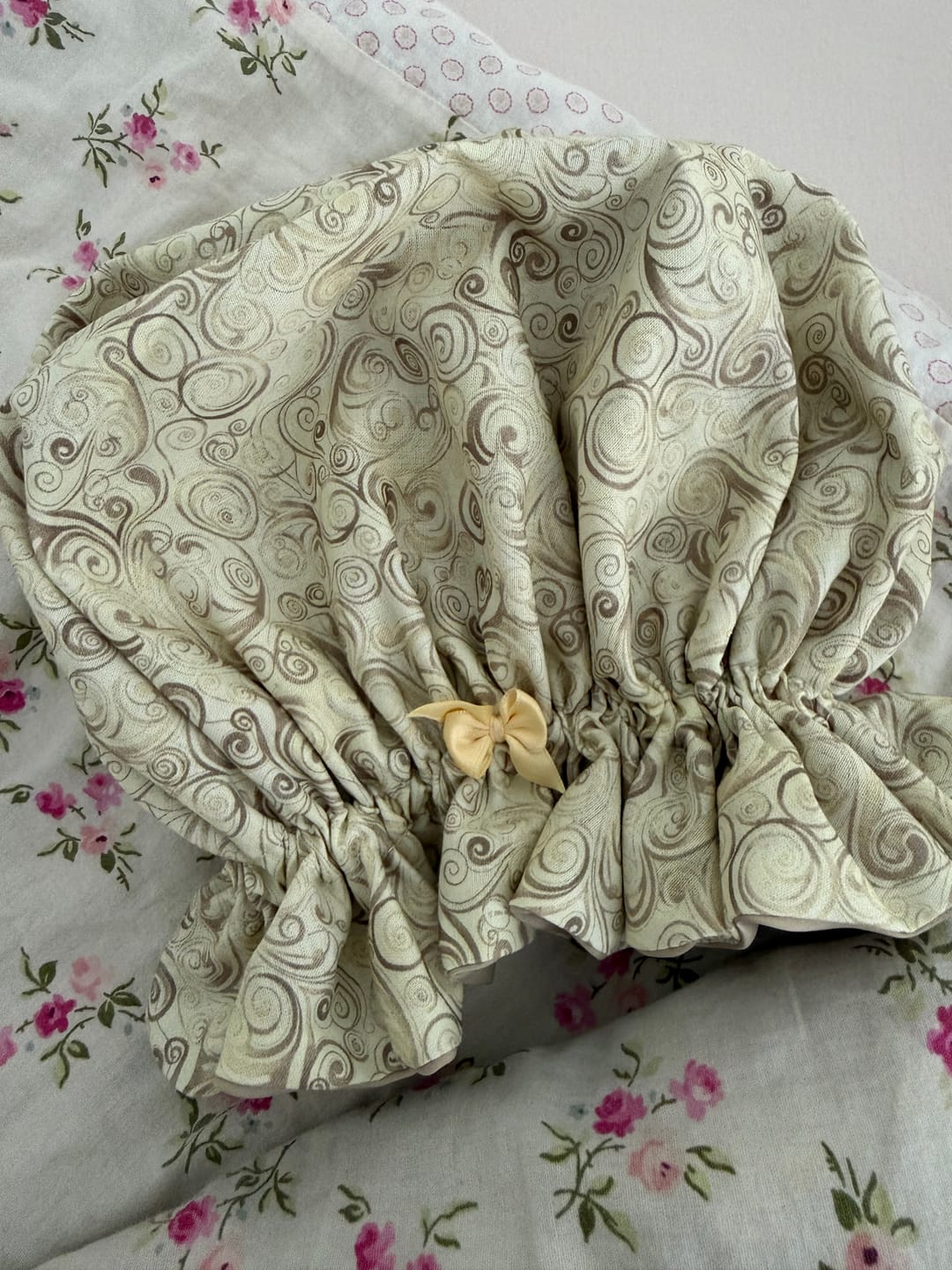 Customer photo review of Bonnet Satin Ornamente beige