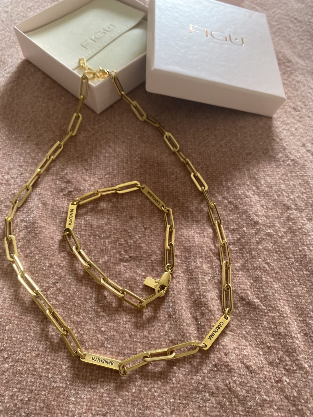 Customer photo review of Colar Matilde