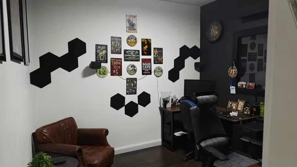 Customer photo review of Panneaux Acoustiques Muraux Hexagonaux – Mousse Absorbante Auto-Adhésive, Lot de 12