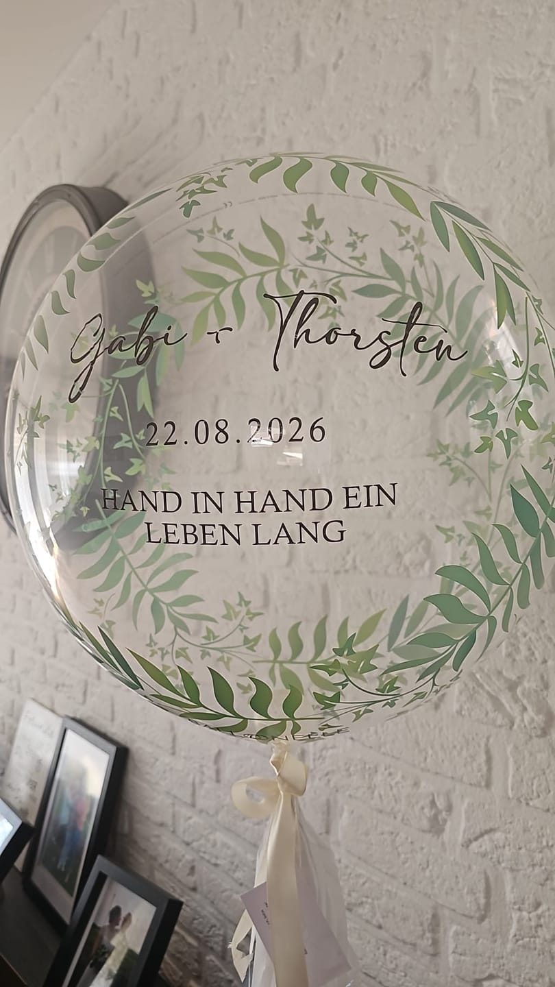 Customer photo review of Floral Hochzeit Designer Ballon - Limitierte Edition!