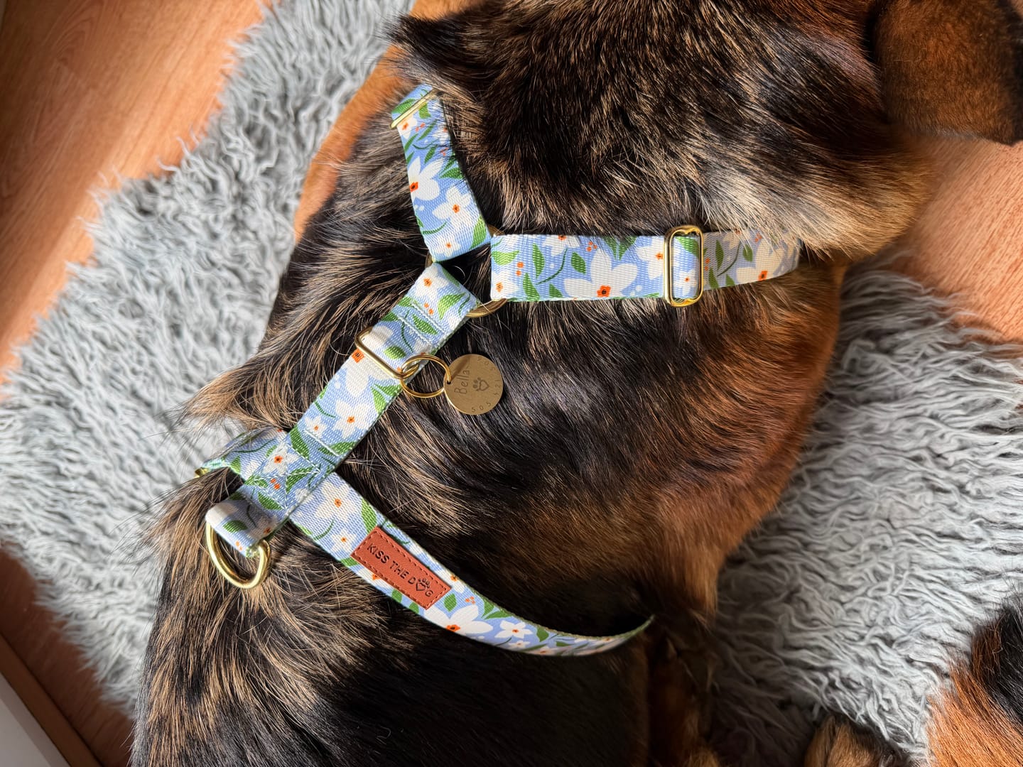 Customer photo review of Smycz miejska "White Lily" - złote okucia