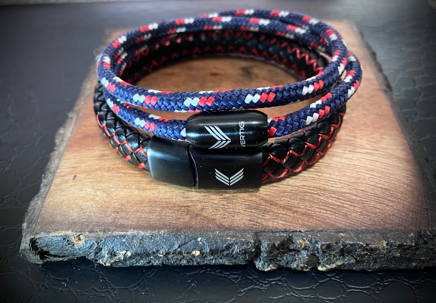 Customer photo review of Vertig Magnetic Leather Bracelet Black Red