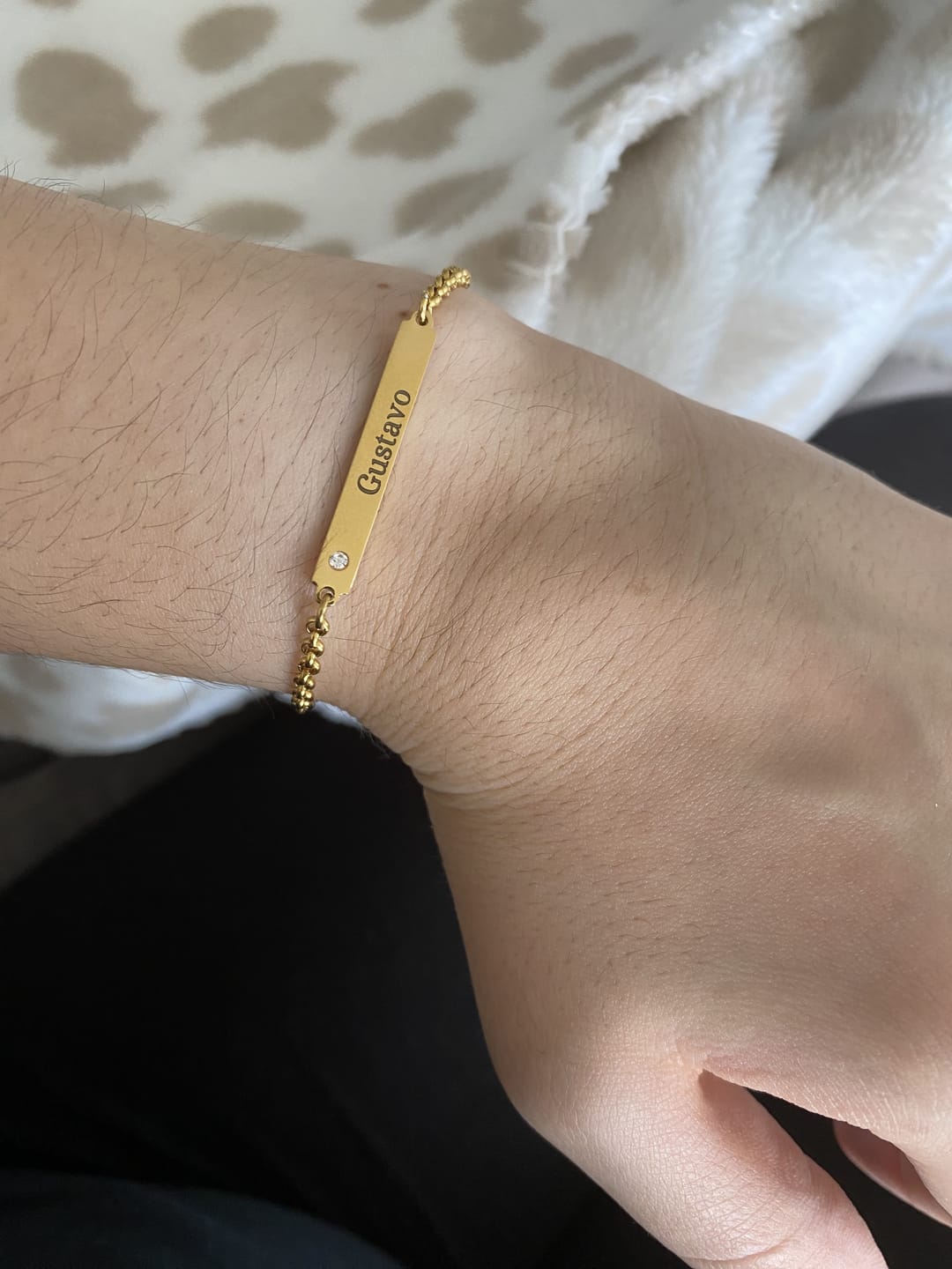 Customer photo review of Pulseira Emily Personalizável