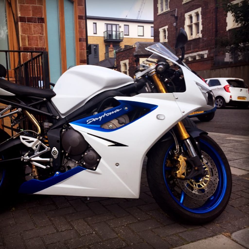 Customer photo review of ---AU STOCKING--- TRIUMPH Daytona 675R 675 2006-2008 White Fairing Kit