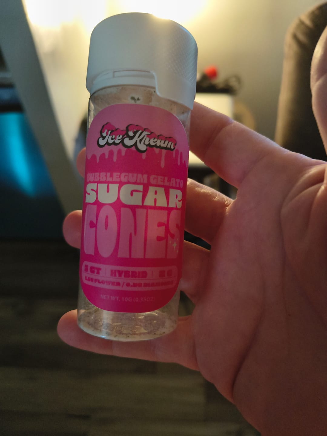 Customer photo review of BUBBLEGUM GELATO SUGAR CONES