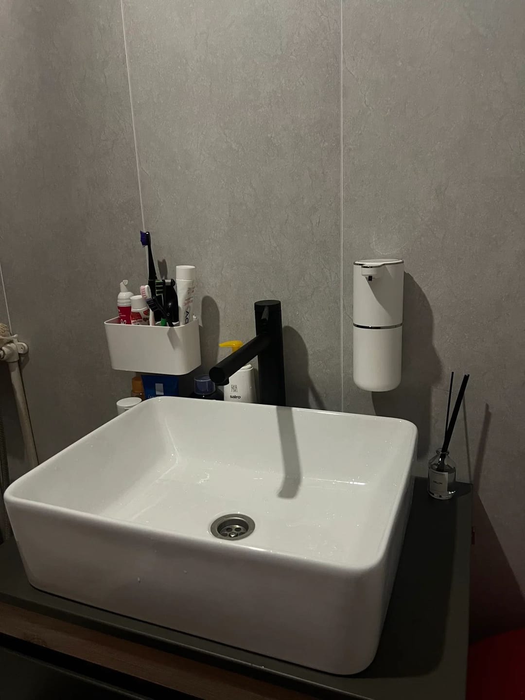 Customer photo review of Torneira Monocomando Dourada Para Banheiro