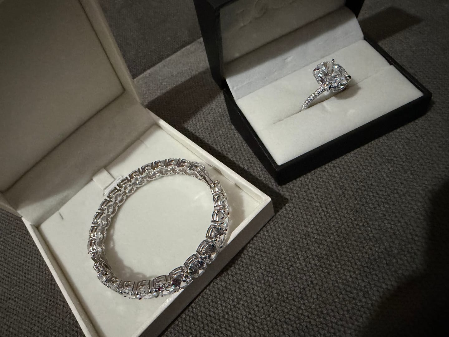 Customer photo review of S925 8.0 Carat Oval Cut Exclusive Simulated Diamond Engagement Ring Travel Ring For Women