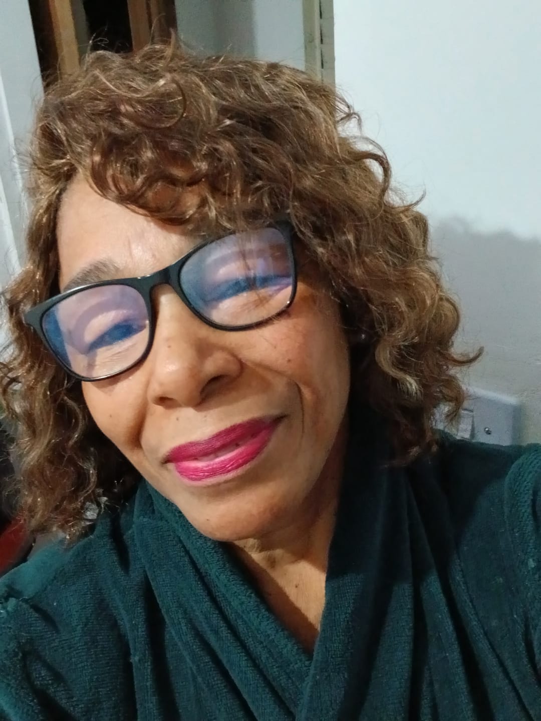 Customer photo review of Wig Humana Processada Taís - Morena Iluminada 427