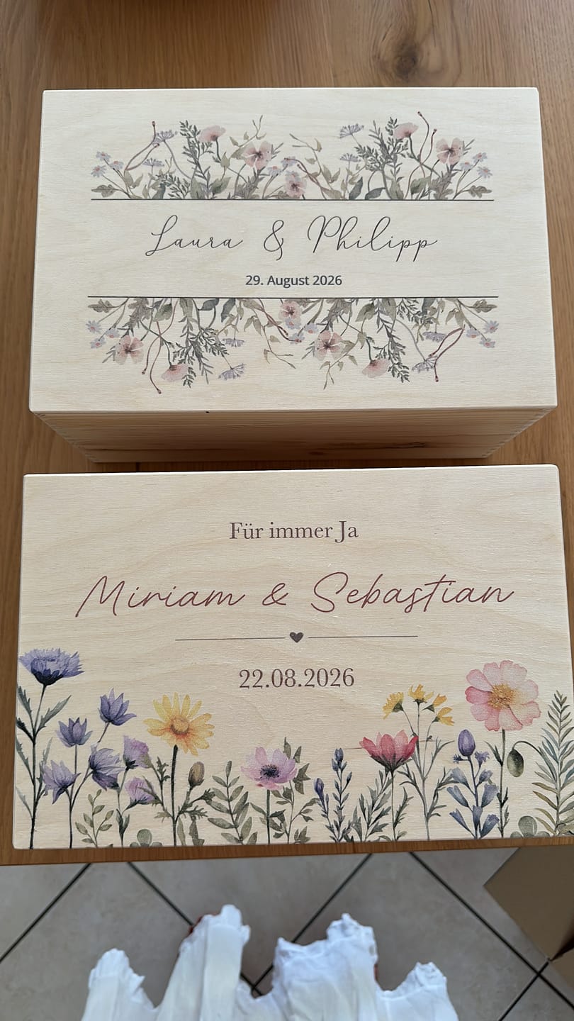 Customer photo review of Erinnerungskiste mit UV-Druck im Blumenwiese Design - Personalisiertes Geschenk zur Hochzeit
