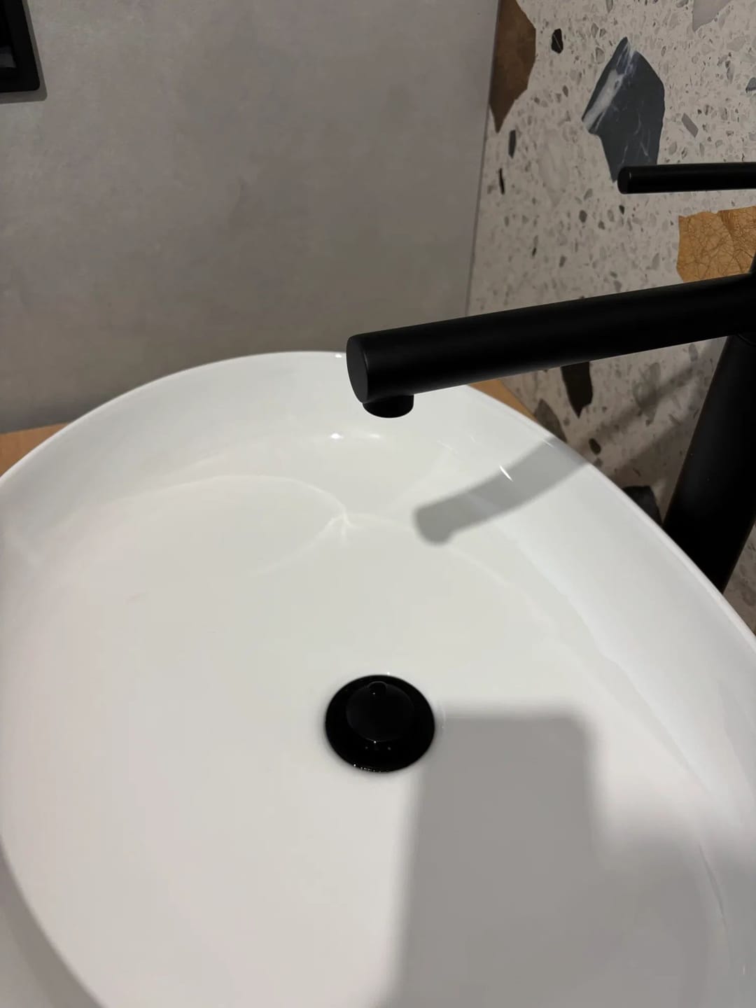 Customer photo review of Torneira Monocomando Dourada Para Banheiro