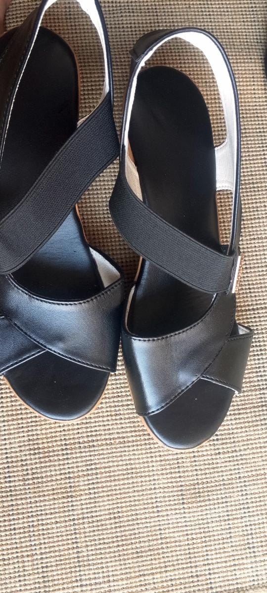 Customer photo review of Sandales élégantes à talon carré