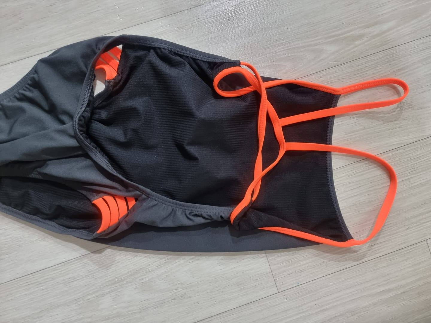 Customer photo review of ZAMBIA ONE PIECE - Carbon|Neon Orange
