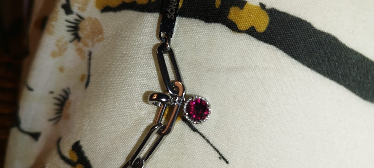 Customer photo review of Click Charm Cristal do Mês