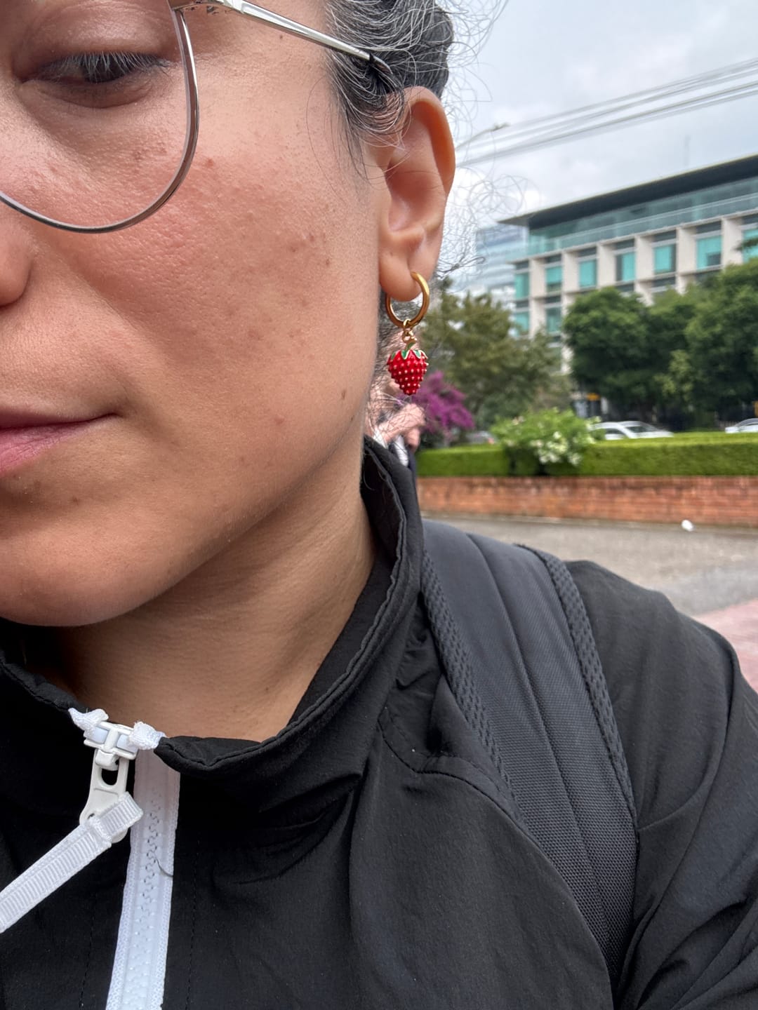 Customer photo review of Aretes Tiny Berry