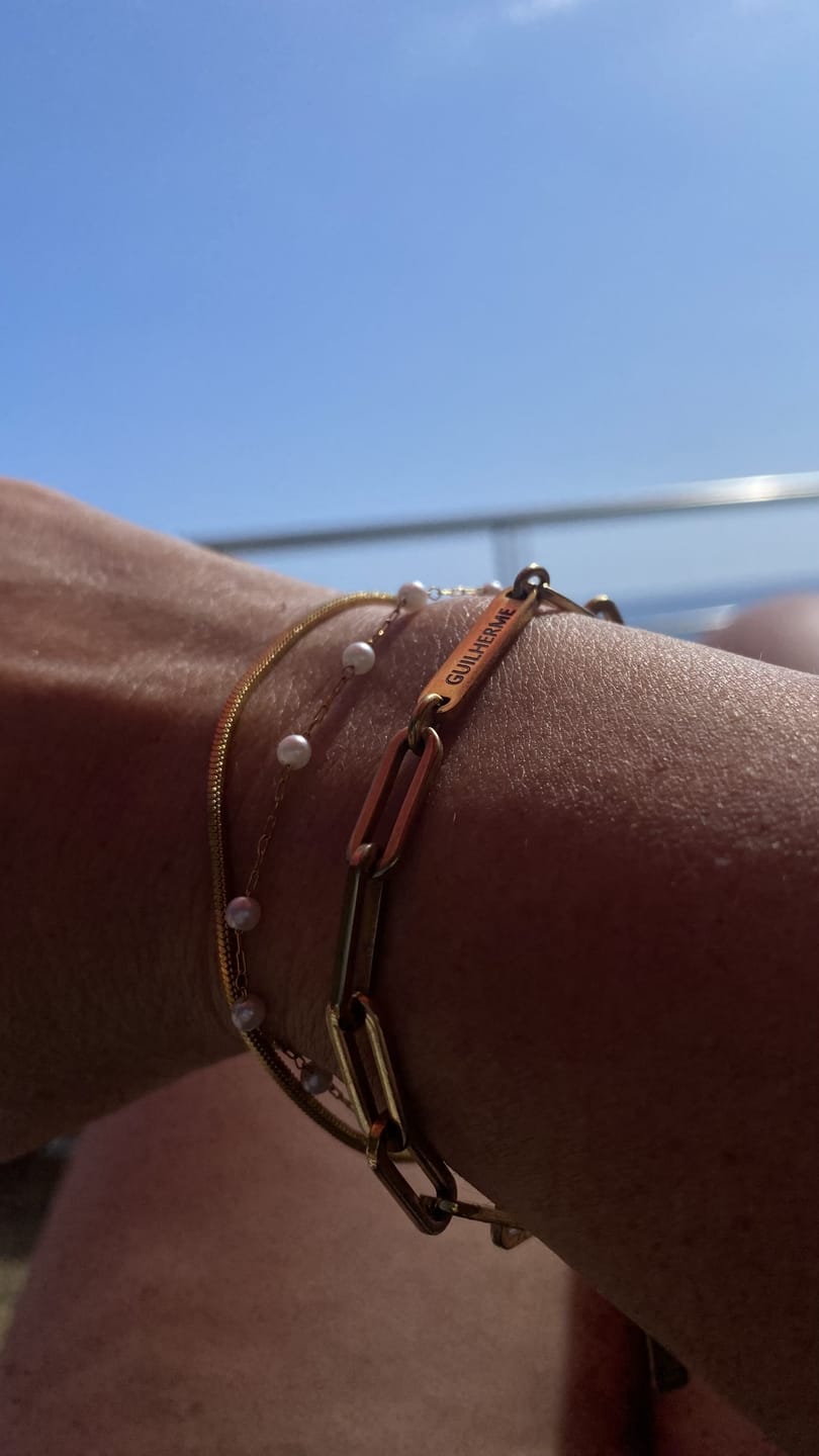Customer photo review of Colar Inicial Com Data