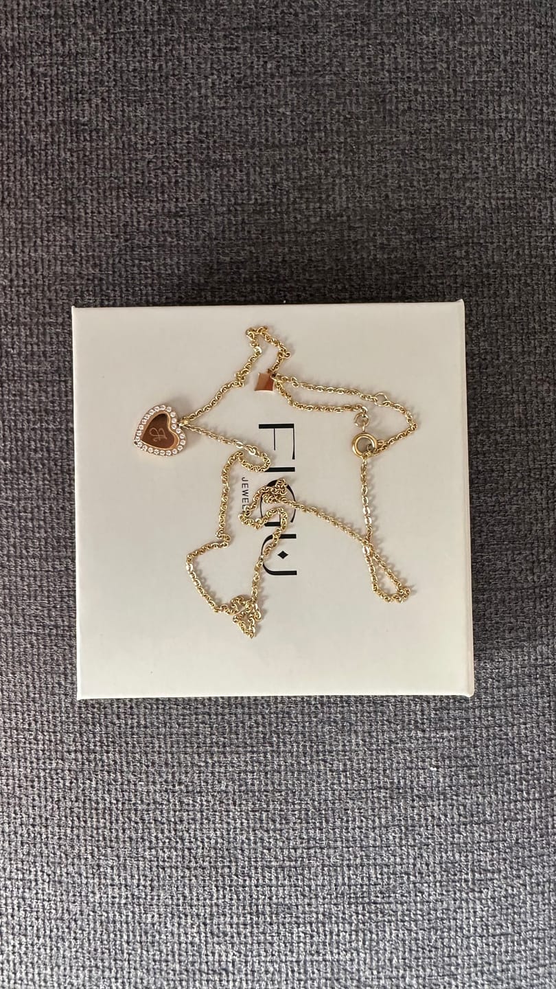 Customer photo review of Colar Charlotte
