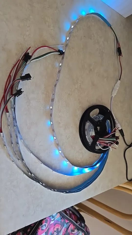 Customer photo review of WS2812B WS2813 WS2815 Programmable LED Strip Light (1–5M, 144 LEDs/m) - DC5V/DC12V High-Density RGB Chasing Pixel Ribbon
