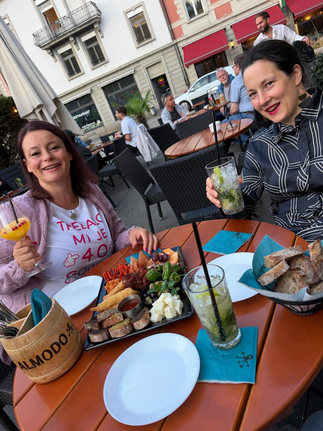 Customer photo review of Trebalo mi je 40 Godina, Premium Damen T-Shirt