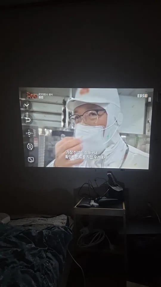Customer photo review of Proiettore portatile smart 4K con autofocus e WiFi 6
