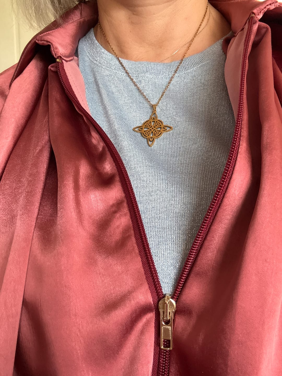Customer photo review of Pendentif "Protection Éternelle" en Nœud de Sorcière
