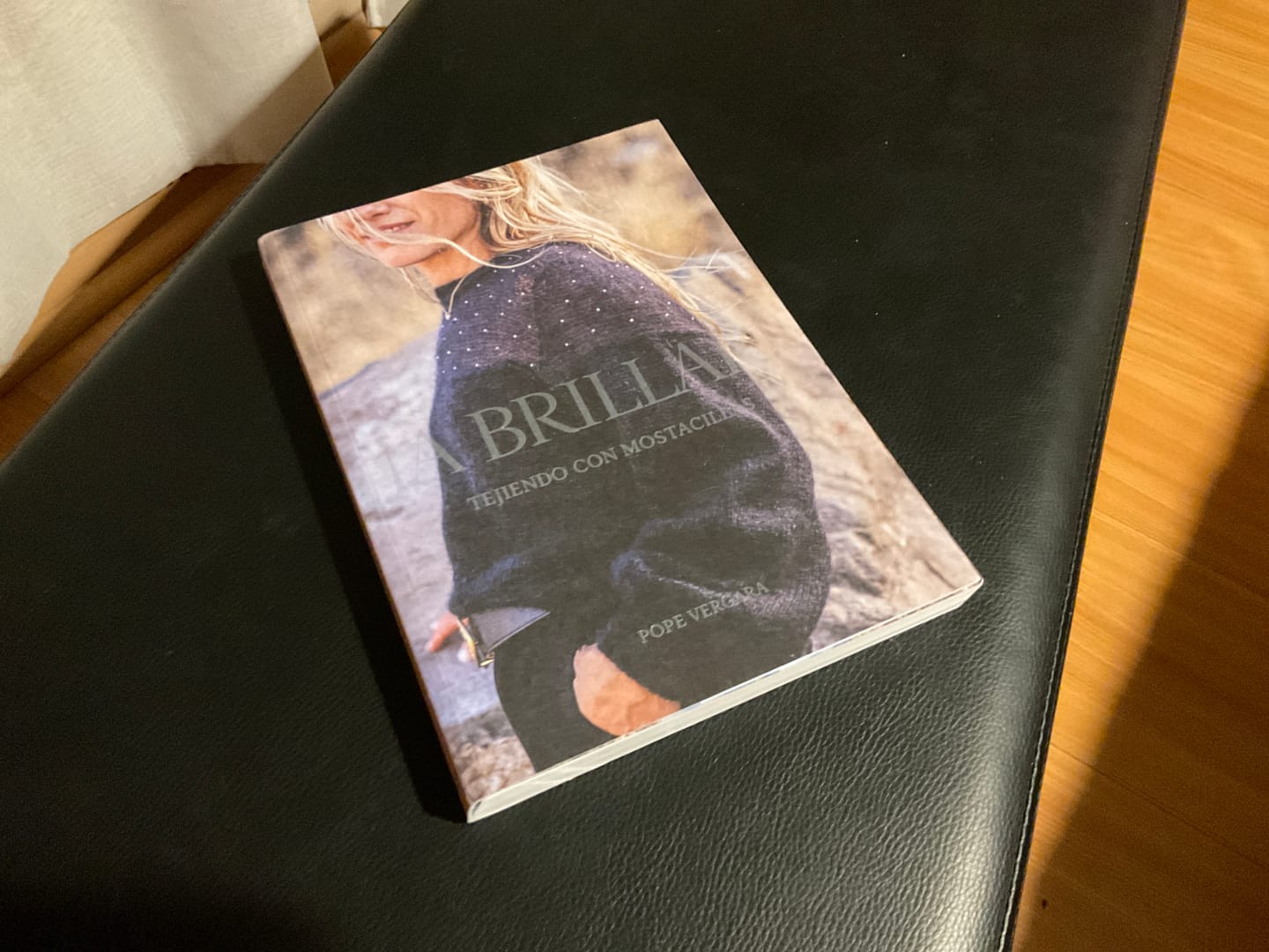 Customer photo review of PREVENTA EXPO Libro "¡A Brillar! - Tejiendo con Mostacillas"  Pope Vergara (Inglés o Español)