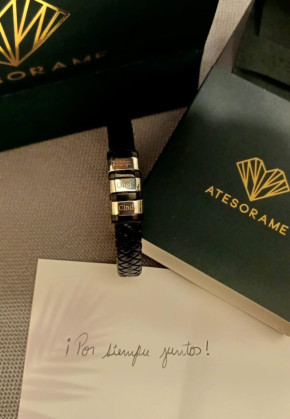 Customer photo review of Pulsera Personalizada Cuero Men