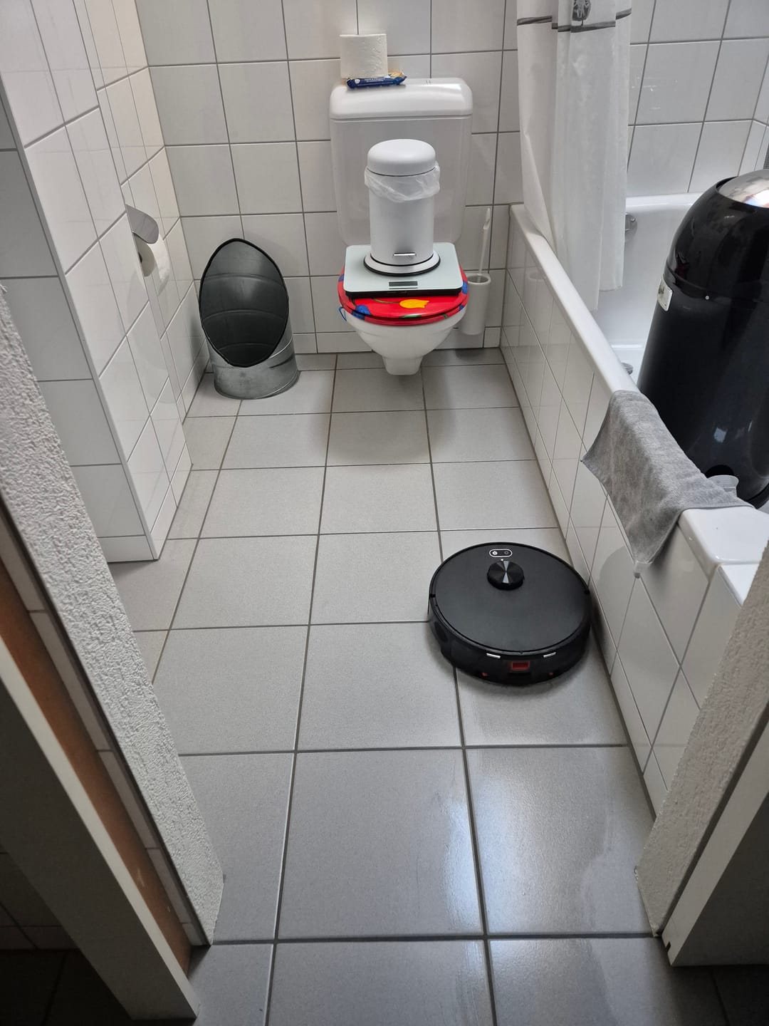 Customer photo review of Saugroboter V8 Pro – Smarte Reinigung mit Wischfunktion, LiDAR-Navigation & App-Steuerung für mühelose Sauberkeit