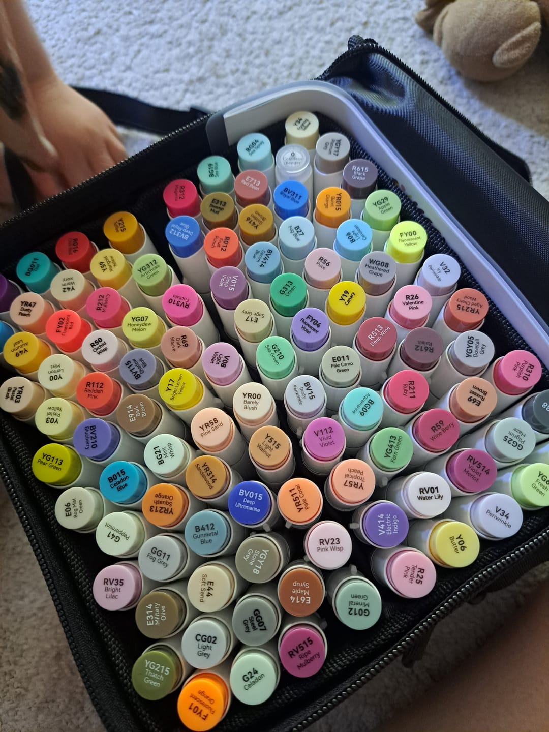Customer photo review of Ohuhu Honolulu 104 Colors Dual Tips Alcohol Art Markers (New Color Codes)