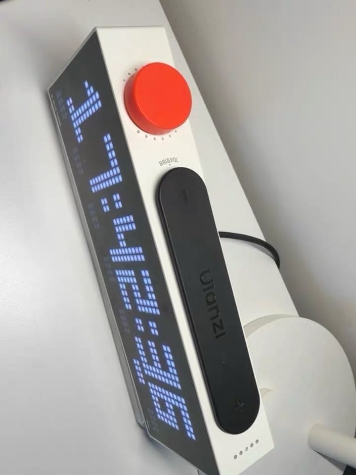 Customer photo review of Ulanzi TC002 Pixbar Smart Pixel Clock II