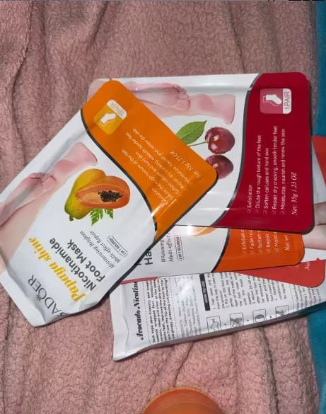Customer photo review of Maschere Piedi alla Niacinamide – Kit 6 Trattamenti