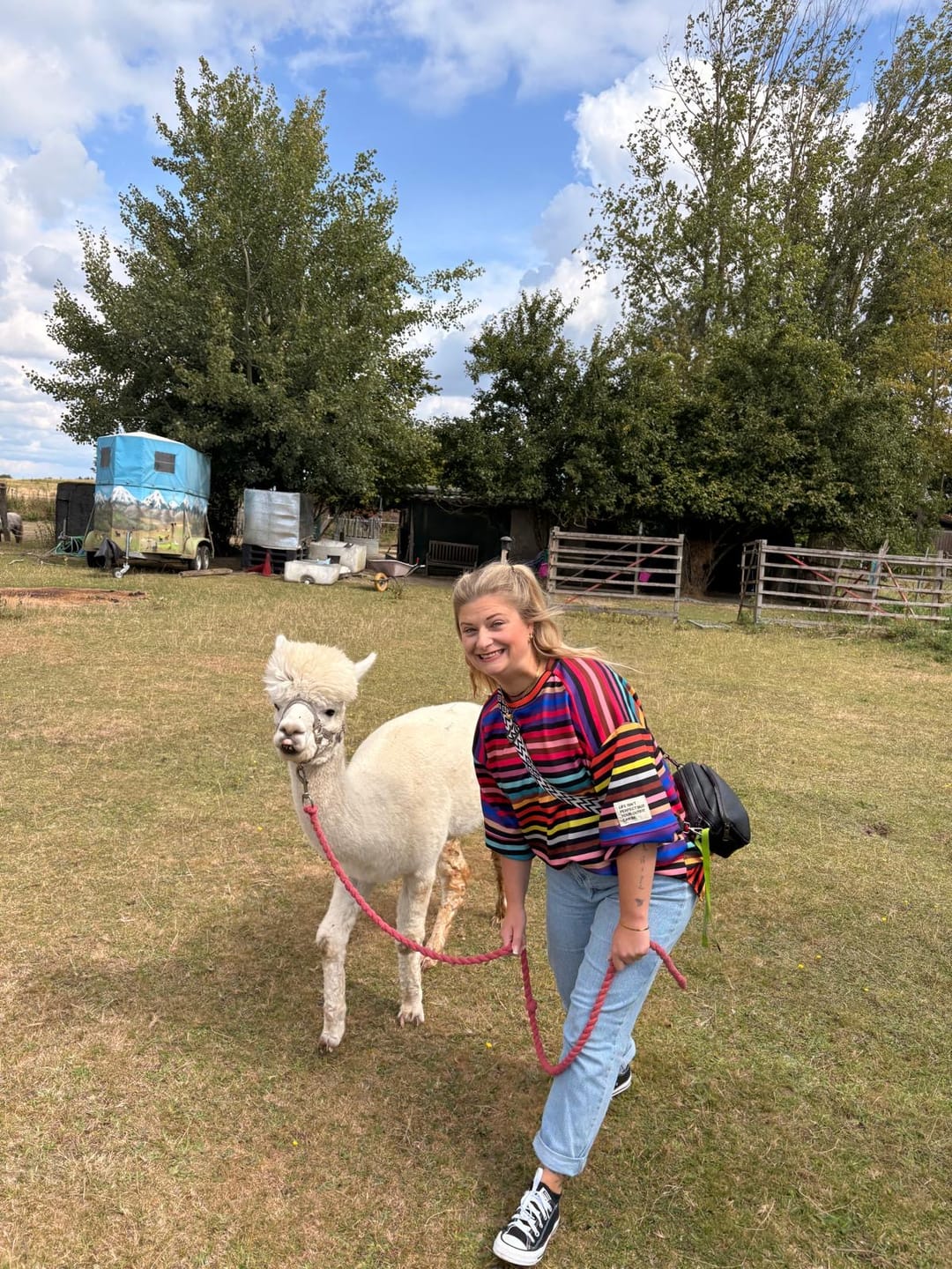 Customer photo review of Sweater mit Rückenprint NAMASTE weiß