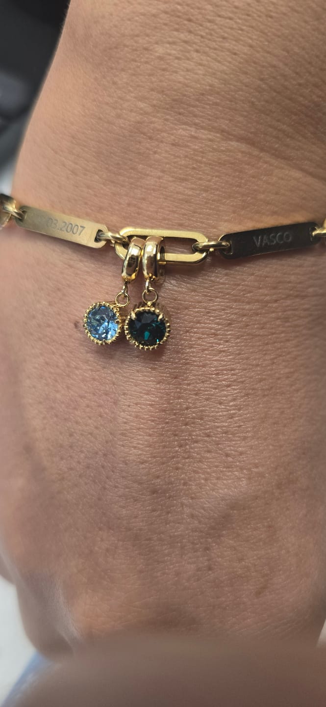Customer photo review of Click Charm Cristal do Mês