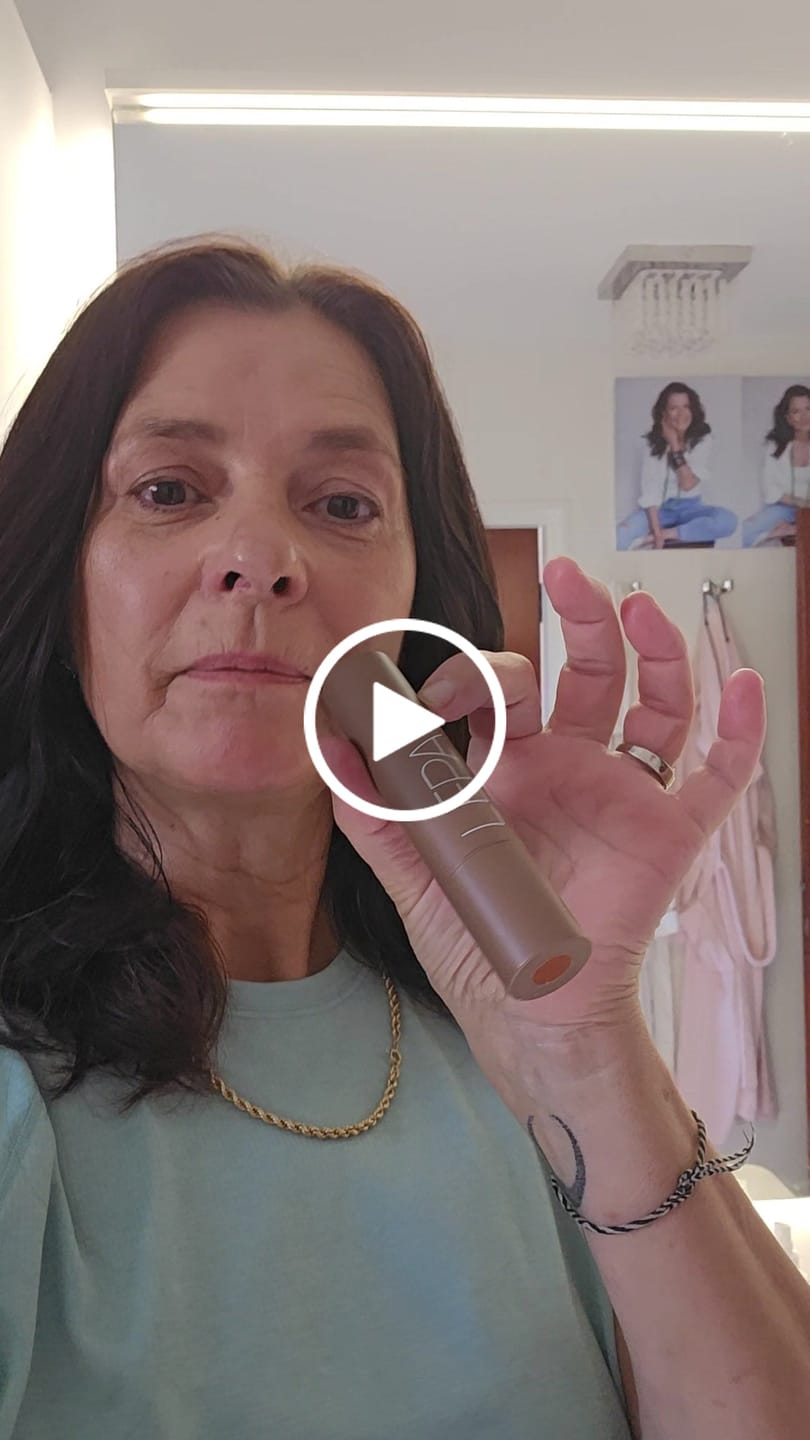 Customer video review of 3 IN 1 STICK peach