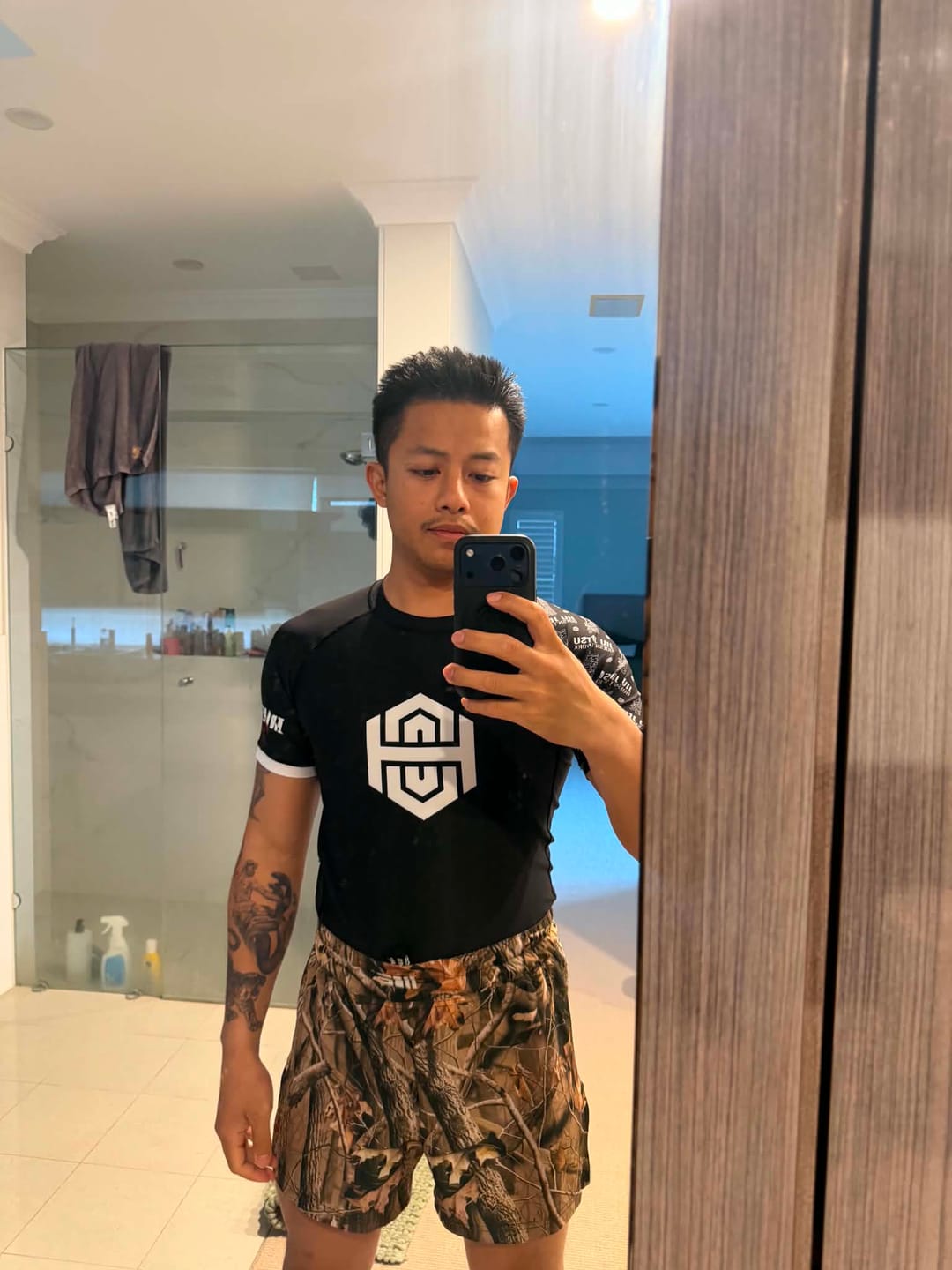 Customer photo review of JJDW BLACK SERIES - COMPETITION BJJ RASH GUARD - BLACK