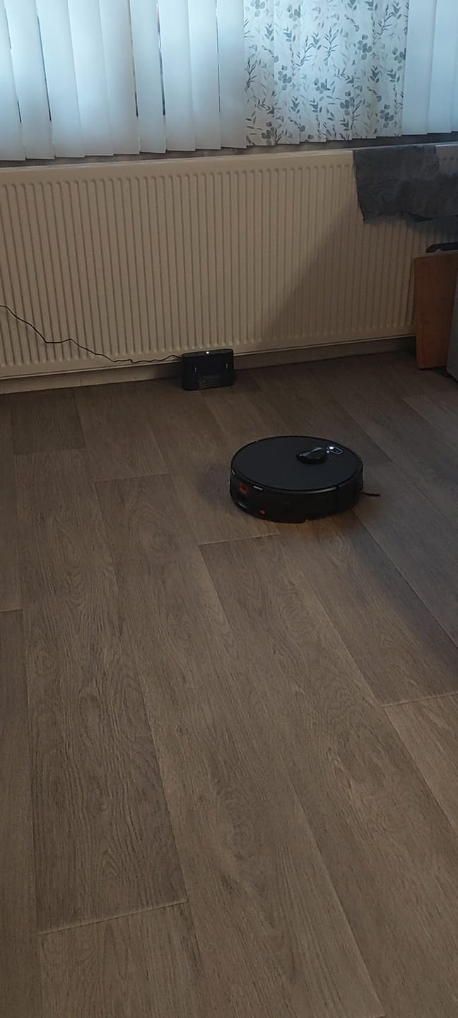 Customer photo review of Robotstofzuiger V8 Pro – Volautomatische reiniging met dweilfunctie, slimme navigatie en app-bediening voor moeiteloze schoonmaak
