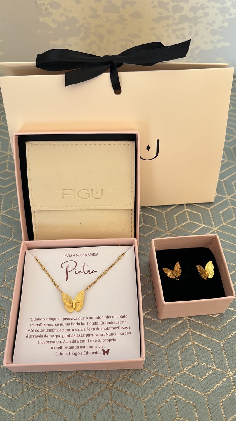 Customer photo review of Brincos Bellita