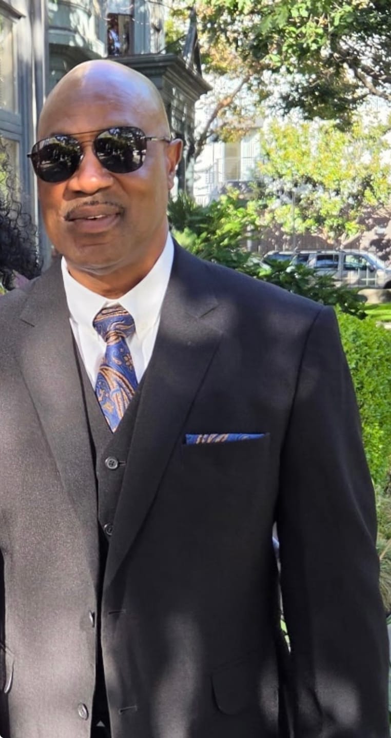 Customer photo review of Blue and Gold Paisley Silk Tie, Pocket Square and Cufflinks