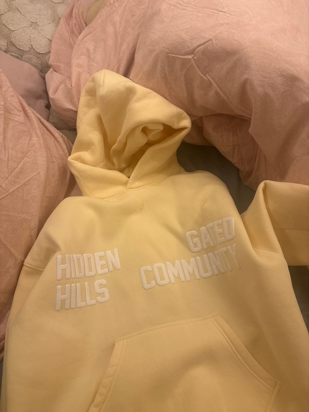 Customer photo review of GATED COMMUNITY HOODIE BUTTER YELLOW