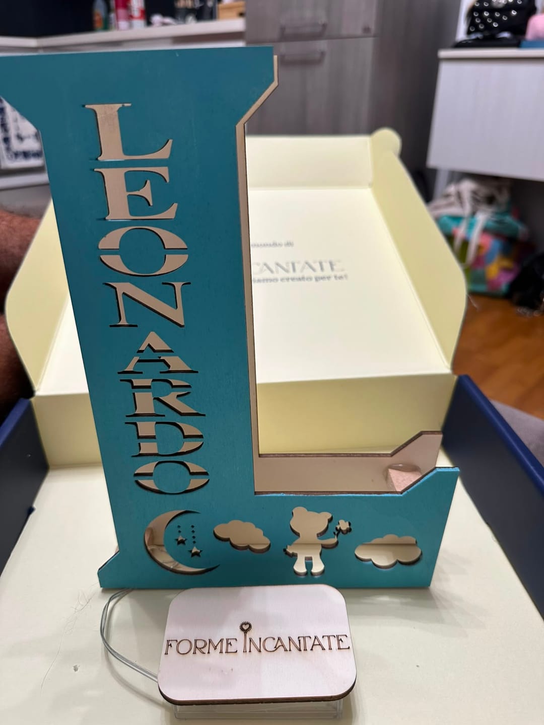 Customer photo review of Lampada Lettera Con Orsetto Luna E Nuvole Personalizzata