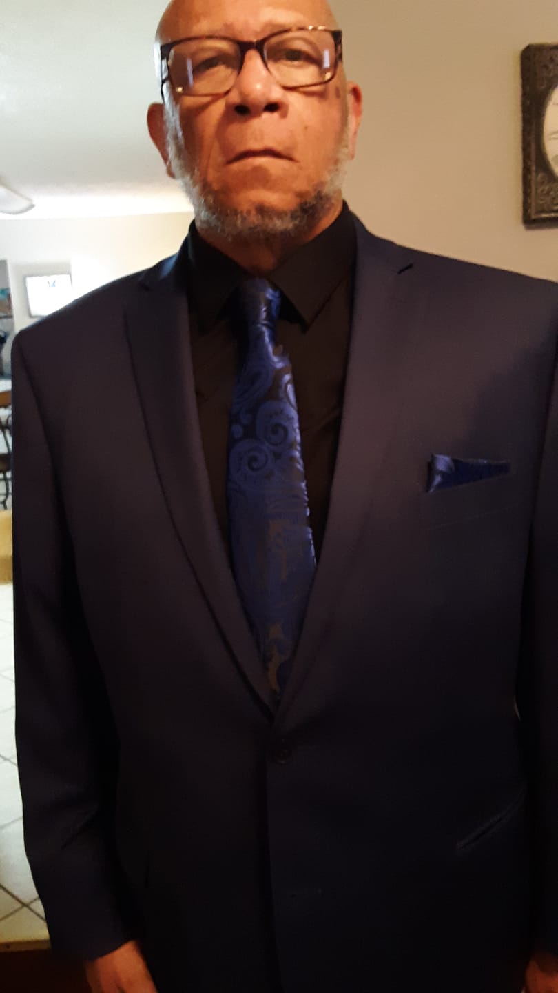 Customer photo review of Ties2you Royal Blue Tie Paisley Formal Silk Necktie Handkerchief Cufflinks Set