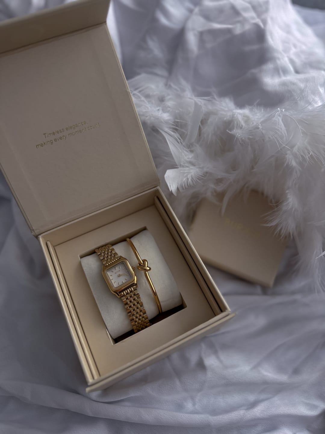 Customer photo review of Eternity Gold Bracelet