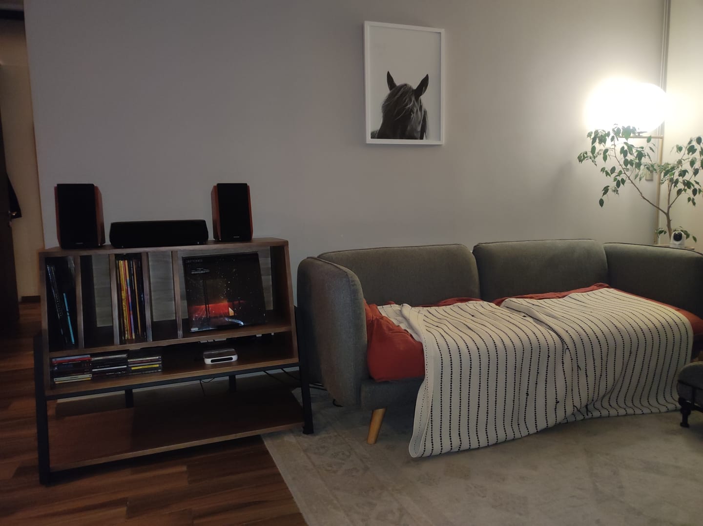 Customer photo review of Mueble Vinilos Aukan Duo 100 — Kallfu.cl
