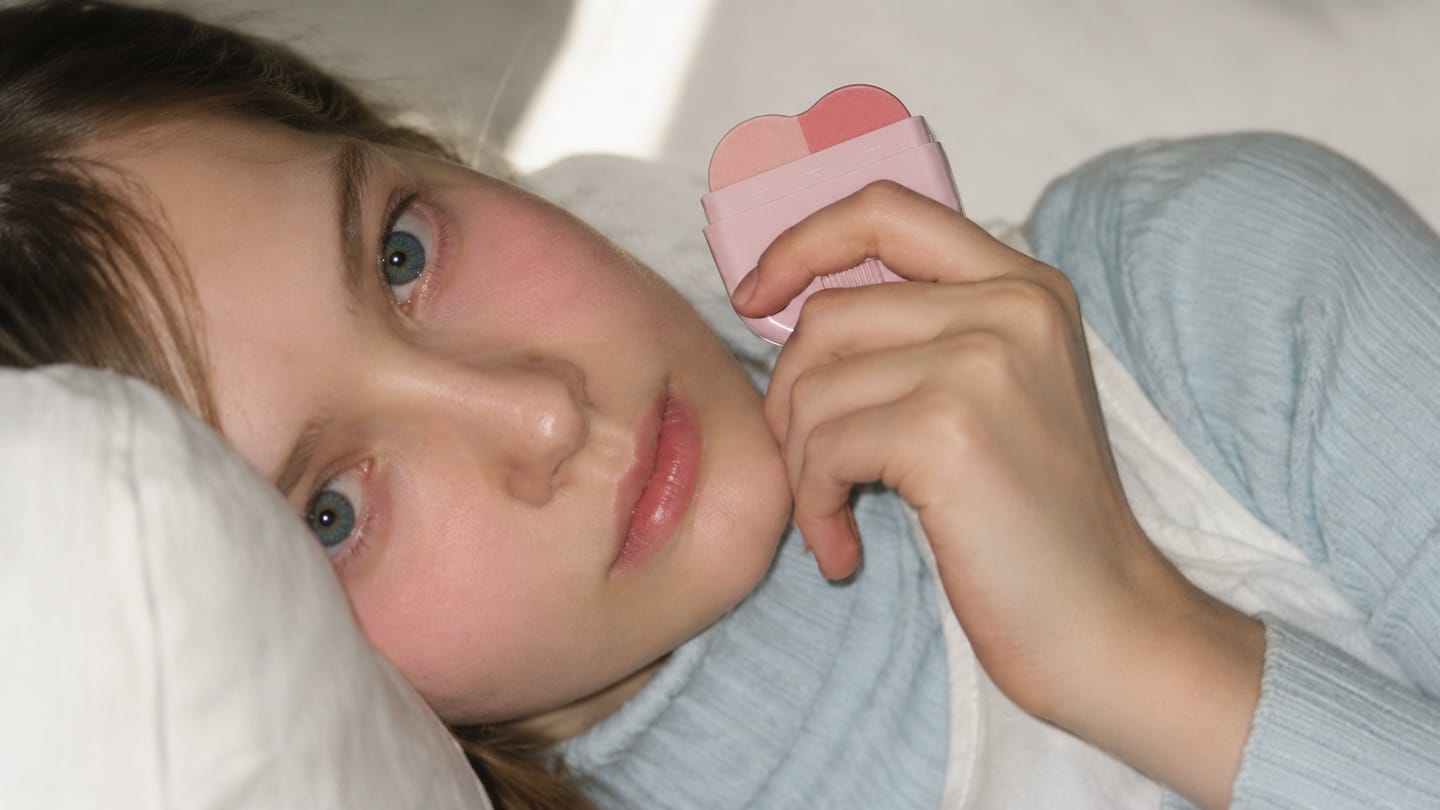 Customer photo review of 2-in-1 Long-Lasting Highlighter & Blush Stick